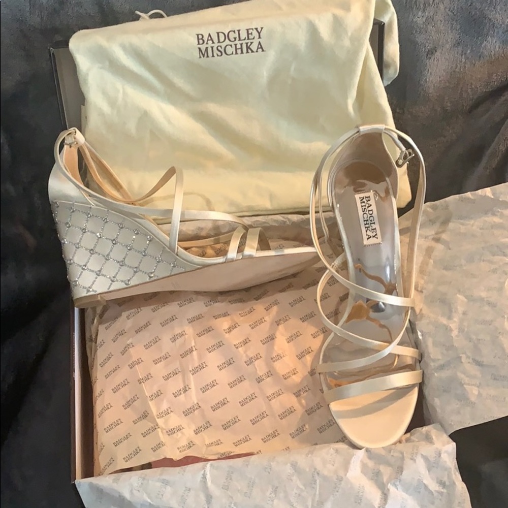 Badgley Mischka strappy ivory wedges